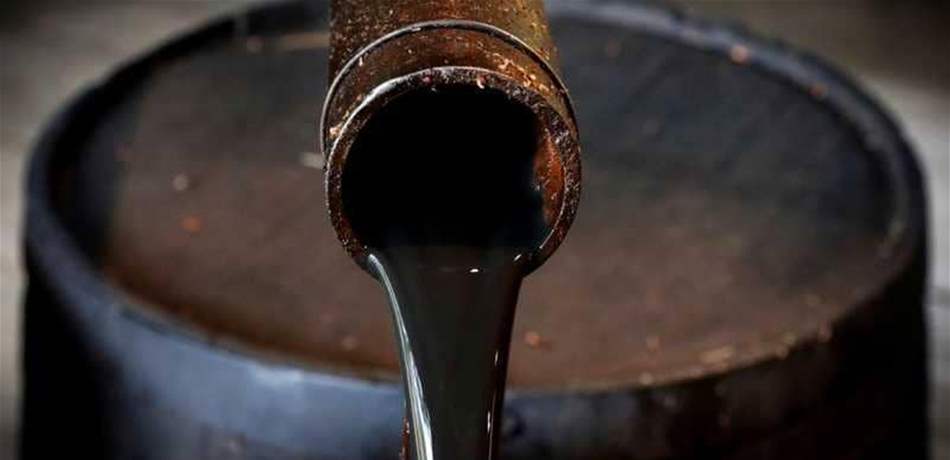 النفط يتراجع بعد وصول الإنتاج الأميركي لمستوى قياسي