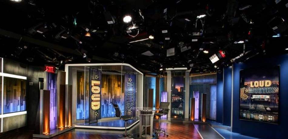 ارتباك في LBCI.. بنات وشباب وإيحاءات! 