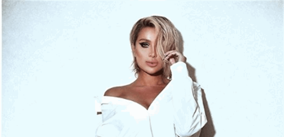 فستان مايا دياب القصير يشعل مواقع التواصل الإجتماعي.. ما رأيكِ به؟