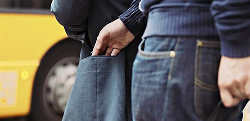 نشله.. وبعد 20 دقيقة وقع بقبضة الأمن 