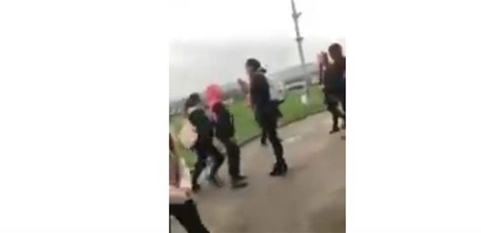 بعد الاعتداء على شقيقها.. طفلة سورية محجبة ضحية التمييز العنصري في بريطانيا