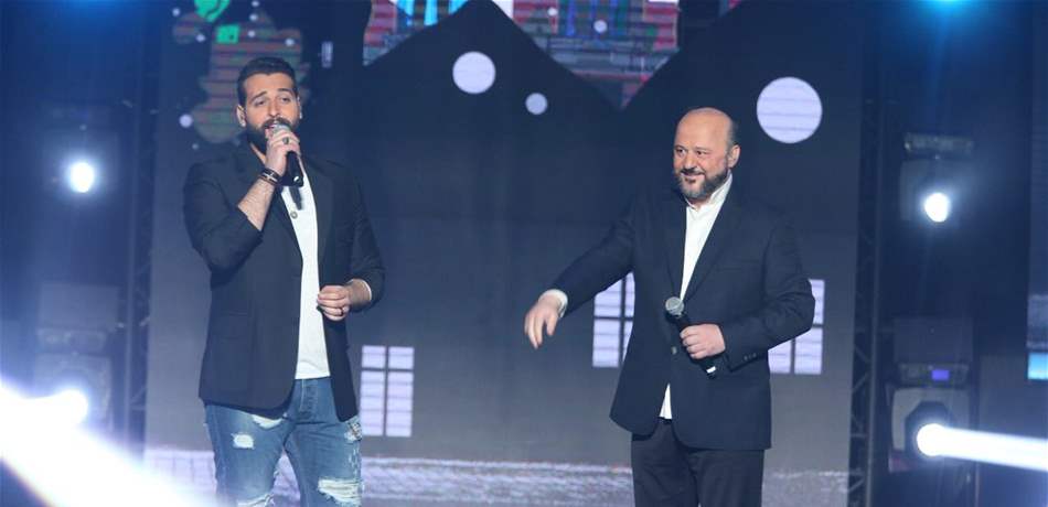 بالفيديو.. رياشي يغني "عَ هدير البوسطة"