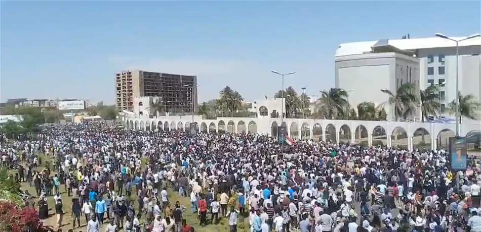 جرحى بإطلاق نار على متظاهرين في الخرطوم