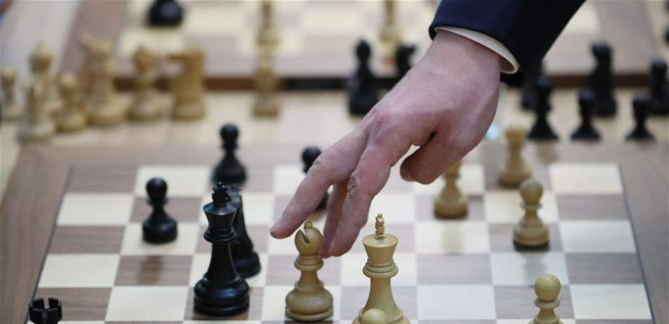 بعد الإحتفاظ به لـ55 عاماً.. بيع حجر شطرنج بمليون دولار 