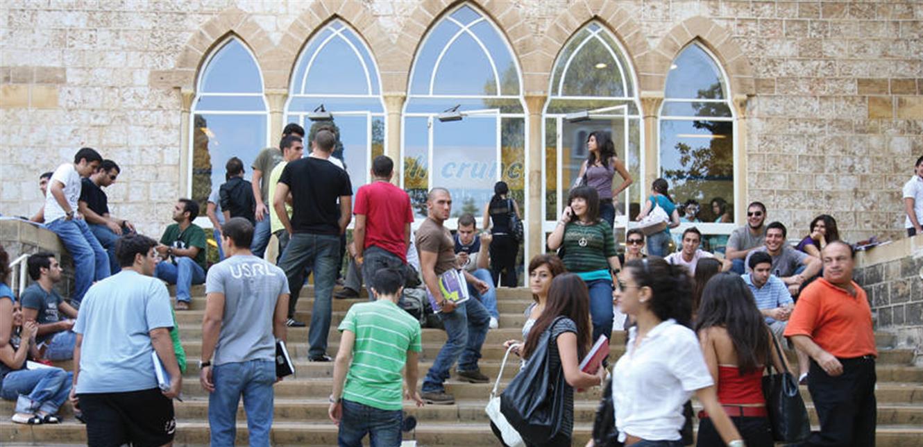 معركة الأقساط بالدولار تسبِق العامَ الجامعي: طلابٌ يتحرّكون اليوم دفاعاً عن "الليرة"
