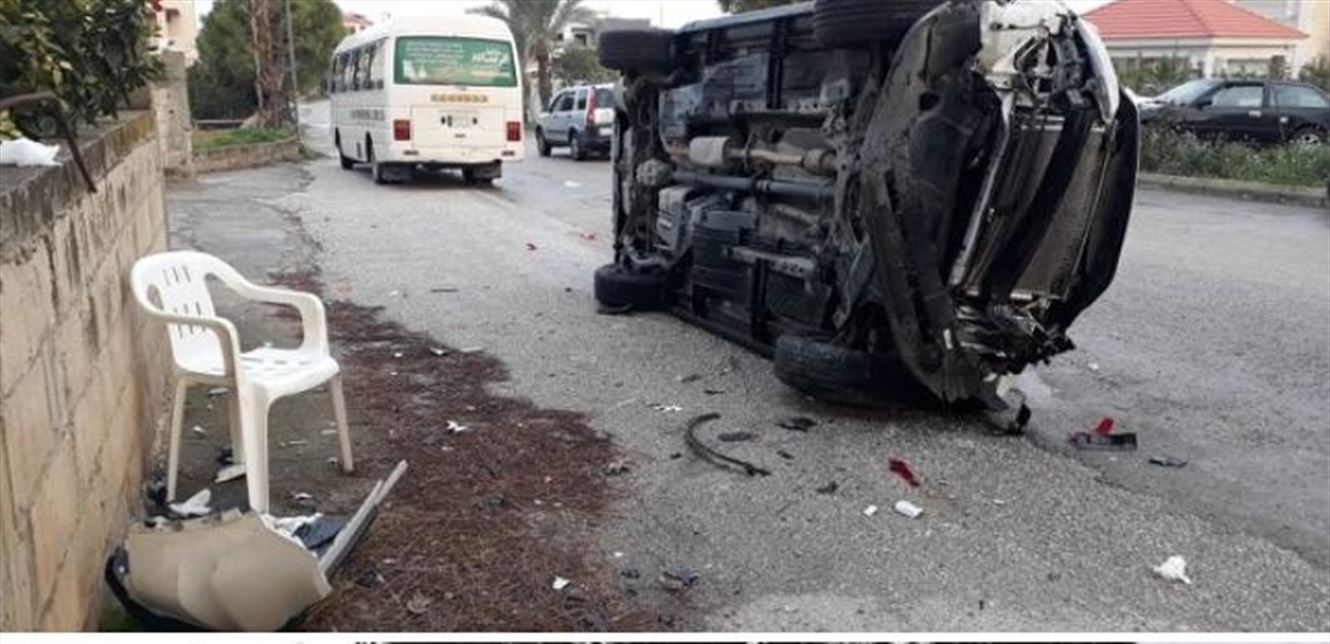 اصابة فتاتين بحادث صدم مع بيك آب تابع لبلدية الخرايب