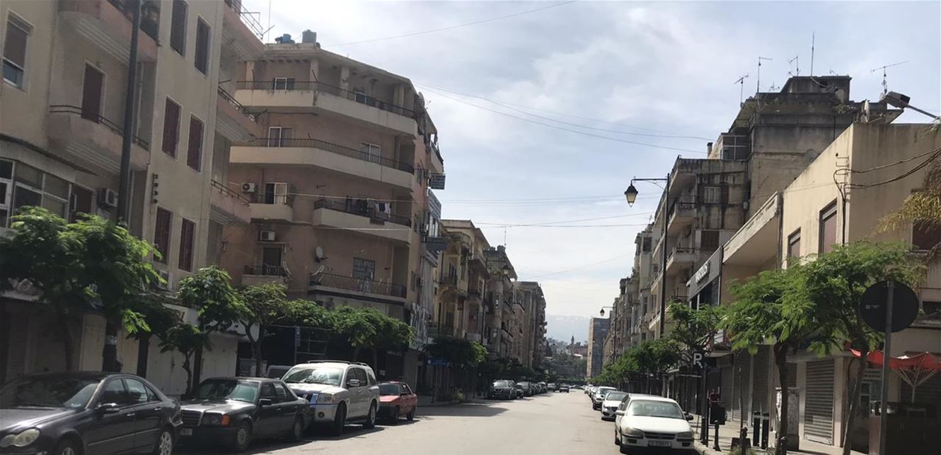 التزام تام بقرار الإغلاق العام بطرابلس.. شوارع فارغة ومحال مقفلة (صور) 