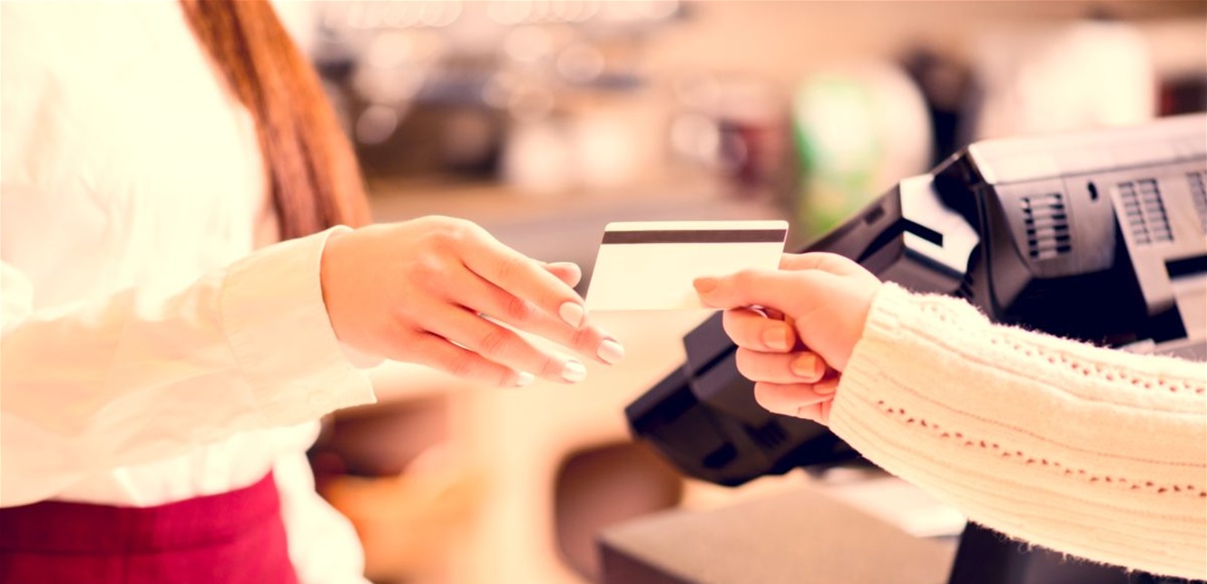 الممثلة الشابة من الشهرة والاضواء الى "بائعة" في سوبرماركت.. لتنفق على أبنائها الثلاثة (صورة)    