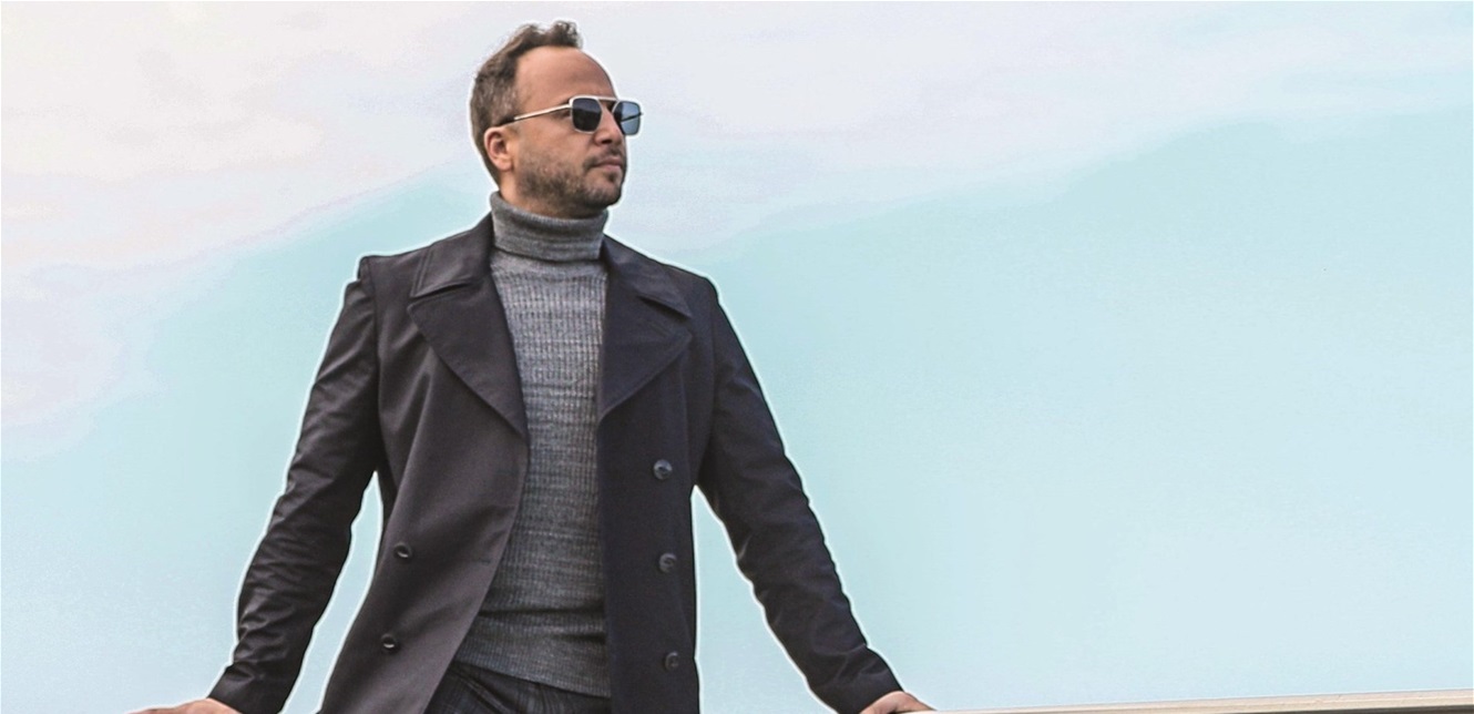 مكسيم خليل "حليق الرأس" في أحدث ظهور.. ويعلق: تجربة جديدة  