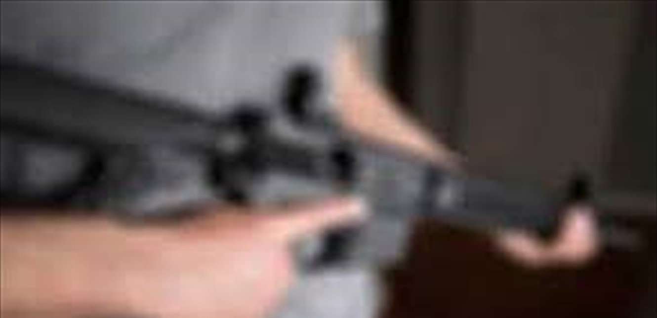 فتح باب منزله فاطلقوا النار عليه... اليكم التفاصيل 