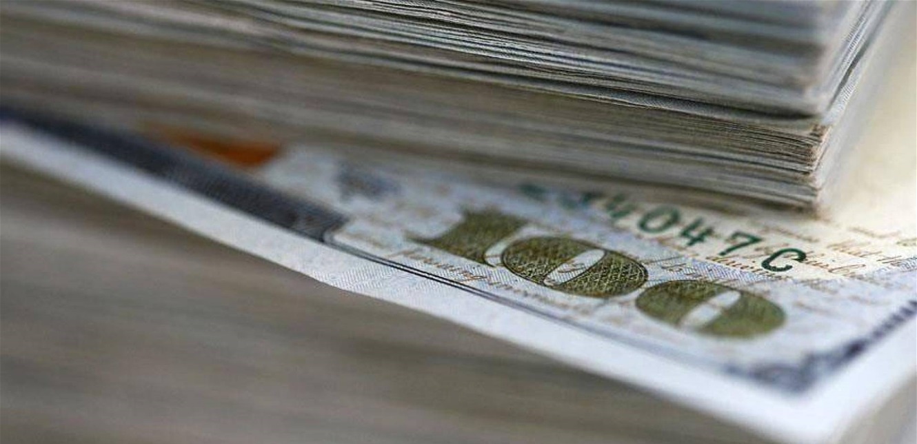 قفزات الدولار مستمرة ترقب لارتفاع جديد في اسعار المحروقات اليوم