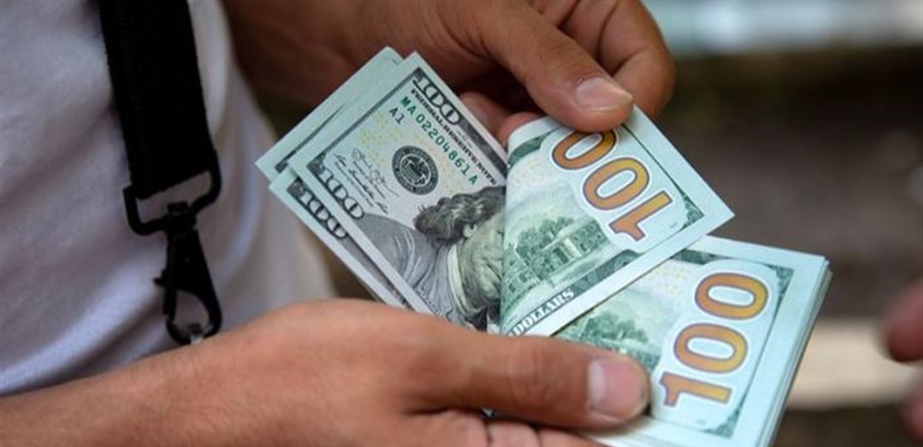 "دولارات فريش" في لبنان تخضع للتضييق.. وزيرٌ يكشف حقائق كثيرة