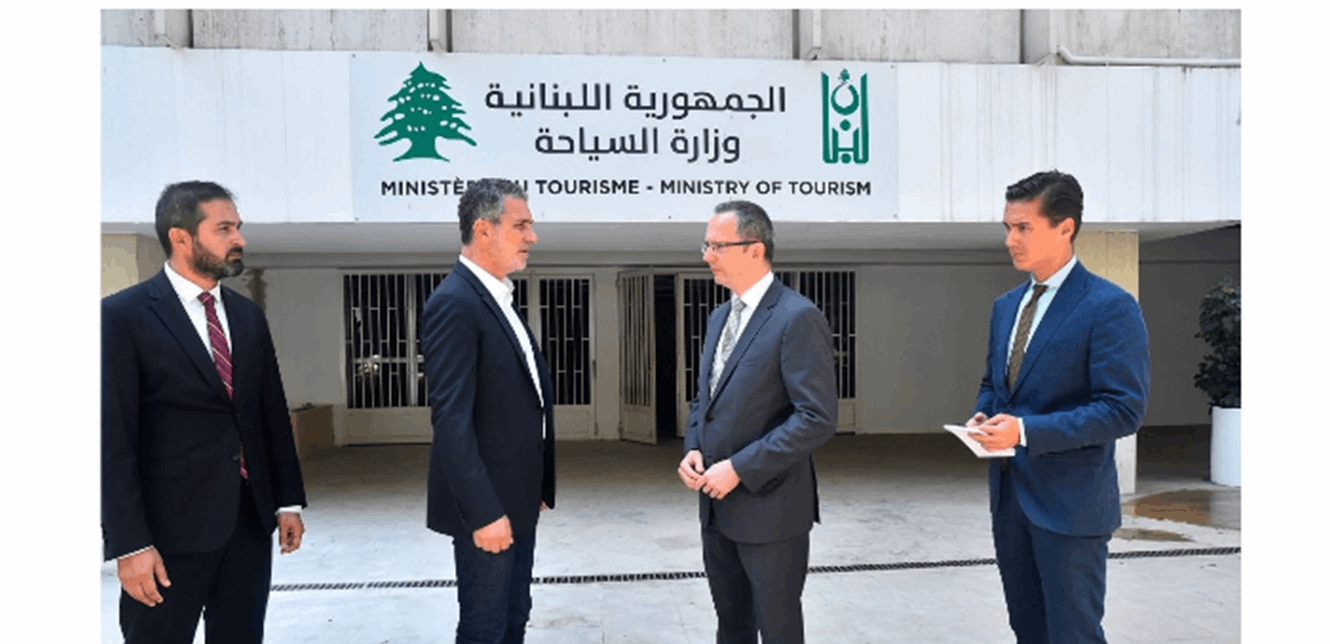نصار تفقد والسفير التركي الأعمال في مكتب الشباك الموحد  
