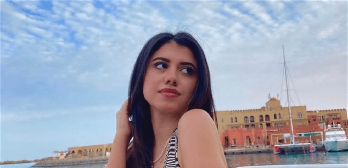 كشقيقتها... شخص يُهدّد أخت نيّرة أشرف بذبحها بالسكين!