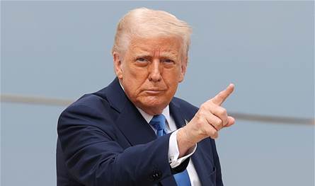 كيف تسبّب ترامب في خسائر فادحة للمراهنين جراء تأخّر الضربة الأميركيّة على إيران؟