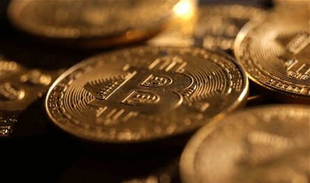 بيتكوين عالقة بين الدعم والمقاومة 