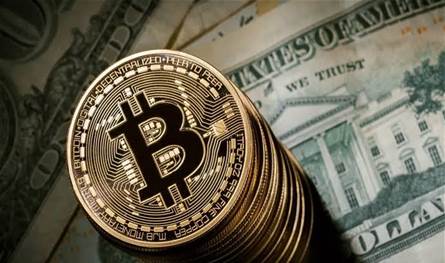 بيتكوين في مواجهة الذهب والدولار.. هل أصبحت ملاذًا آمنًا لحماية الثروة؟
