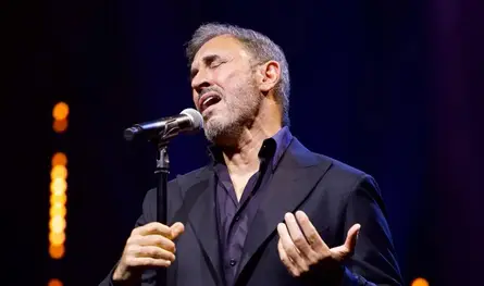 يشبه والده.. كاظم الساهر يحتفل بعيد ميلاد ابنه وسام (صورة)