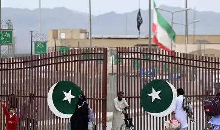 باكستان تغلق معبراً حدودياً مع إيران.. ما السبب؟