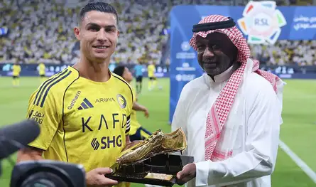 جدل بشأن جوائز ماجد عبد الله.. هل فاز رسمياً بأفضل لاعب في آسيا؟