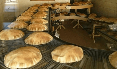 أفران تُعاني.. وسوريون في الواجهة