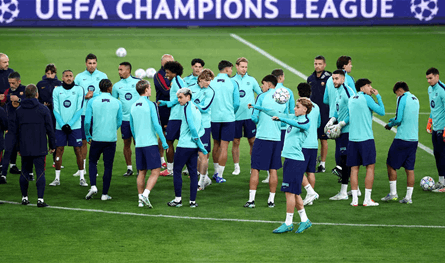 "يويفا" يفرض تغييراً مفاجئاً على برشلونة أمام باريس سان جيرمان