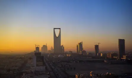 في الرياض.. إطلاق إنذار مبكر بشأن تهديد جوي معاد