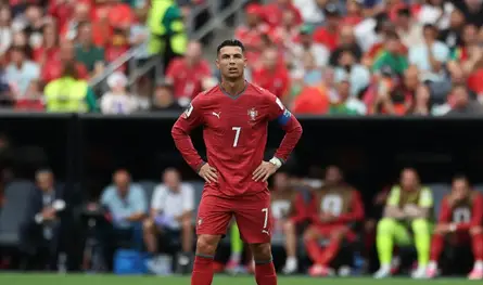 رونالدو يتعرّف إلى مشجعة صينية اعتاد رؤيتها.. شاهدوا ماذا قال لها!