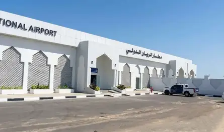 الحوثيون يستهدفون مطار الريان في المكلا 