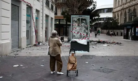 بسبب أعمال الشغب... مدينة فرنسيّة بارزة تحظر كافة التظاهرات السبت