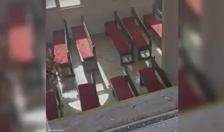 "مشهد مروّع".. شاهد عيان يروي تفاصيل الهجوم المسلّح على مشيّعي جنازة داخل كنيسة الكرك الأردنية