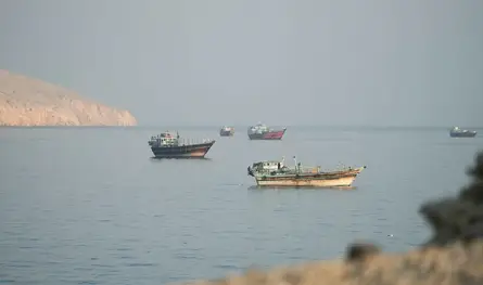 الحرس الثوري الإيراني يعلن تعطل ناقلتي نفط عملاقتين في مضيق هرمز