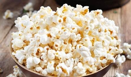 الفشار ودهون البطن.. ما دور الزبدة والإضافات؟