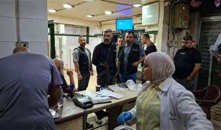 بالصور... إقفال وختم مسلخ في بيروت بالشمع الأحمر