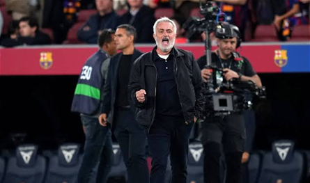 بعد هدف التقدم لمبابي.. ماذا فعل مورينيو عند دكة بدلاء برشلونة؟ (فيديو)