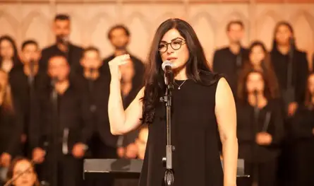 الأوركسترا الشرق –عربية في تحيّة إلى مؤسّسها: العمارة الموسيقيّة التي حررت النغم الشعبي إلى الفضاء السمفوني