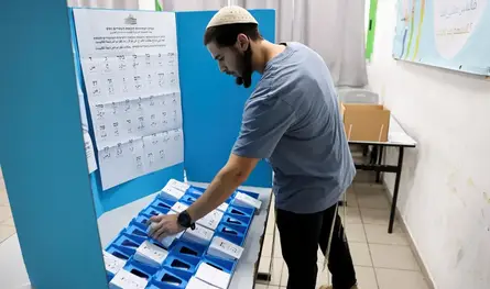 انتخابات الكنيست الإسرائيلي تنطلق وسط منافسة محتدمة بين نتنياهو  وآيزنكوت