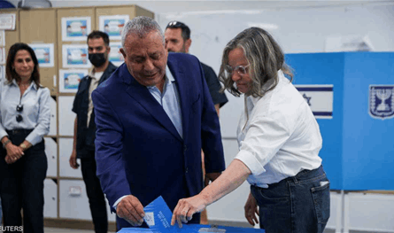 حزب آيزنكوت يتهم نتنياهو بالتمهيد للطعن بالانتخابات.. وإقبال قياسي