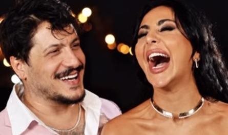 فيديو رومانسيّ من داخل السيارة... هكذا عايد محمد الدايخ حبيبته ترف التقي بعيدها