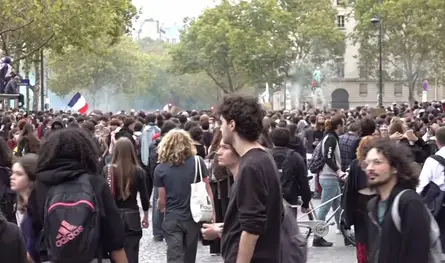 لماذا يصعب على شباب فرنسا إيصال صوتهم والتأثير في القرار؟