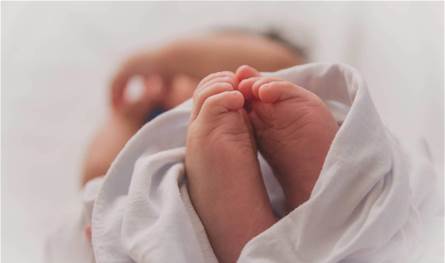 أب يلقي طفلته من الطابق الثالث.. ما السبب؟ 