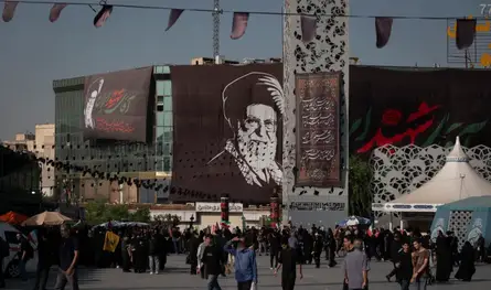 ليست باكستان أو عُمان.. هل يمكن أن يمر مسار الدبلوماسية بين واشنطن وطهران عبر هذه الدولة؟
