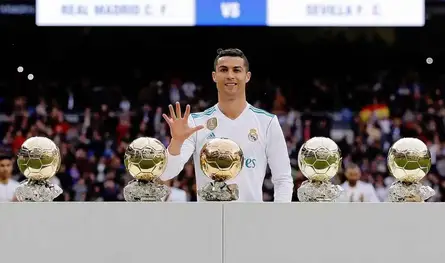 ريال مدريد يحتفل بإنجاز رونالدو التاريخي
