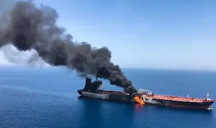 هيئة بريطانية: غرق مركب بعد اندلاع حريق في مضيق هرمز