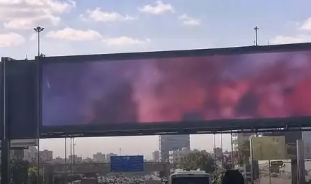 فيديو إباحي على شاشة إعلانية.. وقرار عاجل من السلطات! 