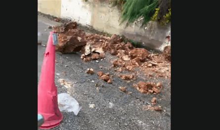 بسبب الأمطار.. انهيار جزء من الجبل المحاذي لطريق الهيكلية باتجاه ضهر العين (فيديو)