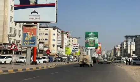 الحوثيون يستهدفون قصر المعاشيق ومطار عدن