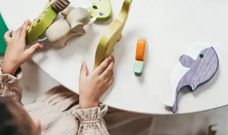 أصدقاء الطفولة الخياليون.. هل يستمر الشعور بوجودهم بعد البلوغ؟