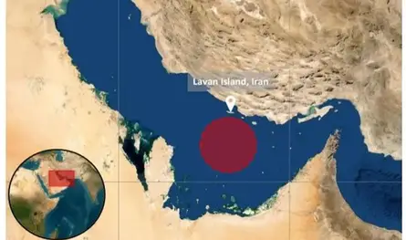 حريق على متن سفينة بعد استهدافها بمقذوف مجهول جنوب إيران