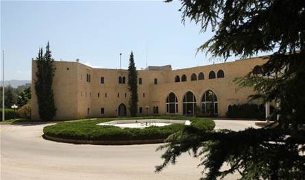 العلاقة بالعهد تشعل خلاف الحزبين